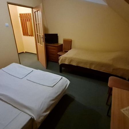 Legnickie Pole Hotelik Orlik מראה חיצוני תמונה