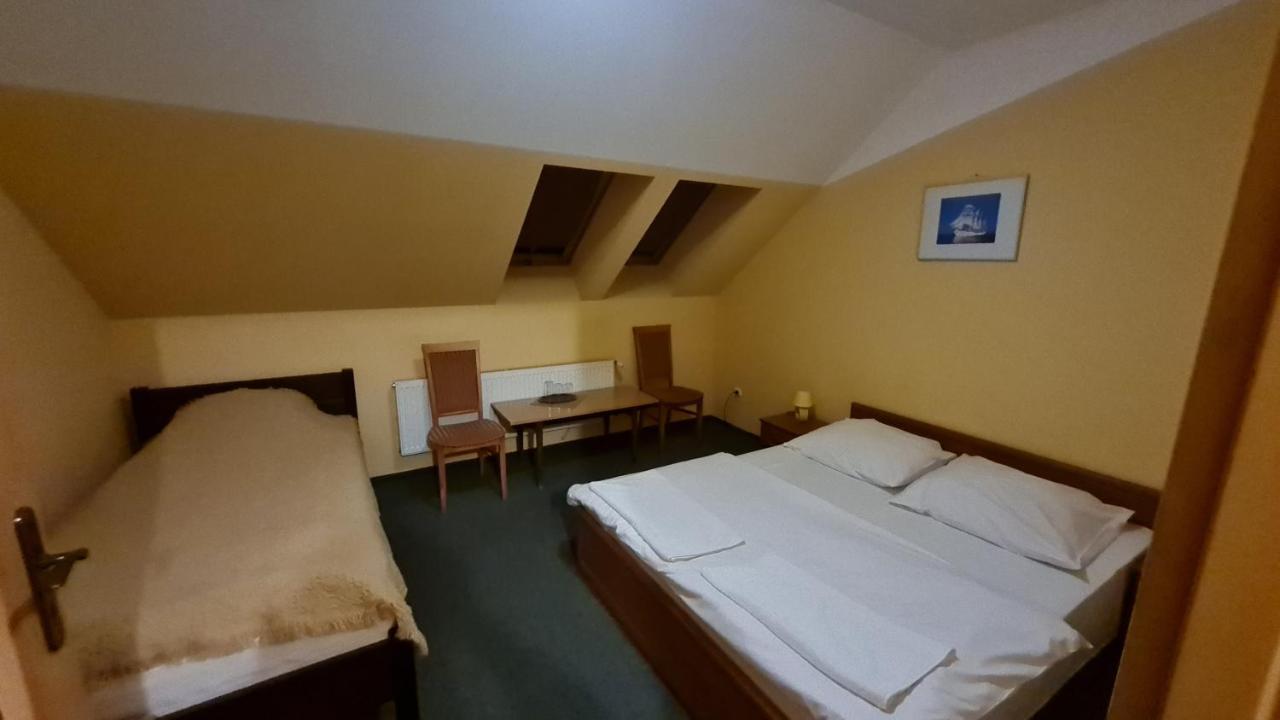 Legnickie Pole Hotelik Orlik מראה חיצוני תמונה