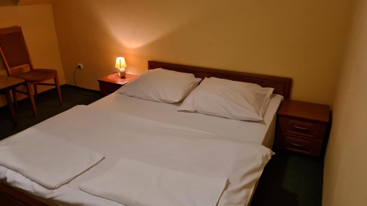 Legnickie Pole Hotelik Orlik מראה חיצוני תמונה